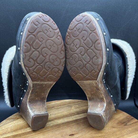UGG Women’s Size 7 Lynnea Leather Ankle Boot Studded Wood Heels Roll Down 3207 - Picture 8 of 9